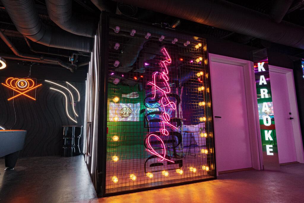 Tivoli Mirror Interior Design 7