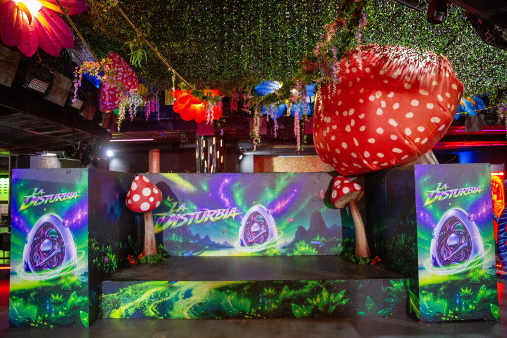 Alice in wonderland event decor (32)