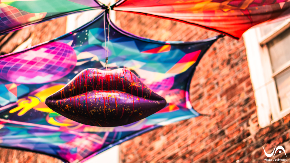Decoración para un evento de discoteca retro con luces de neón (6)