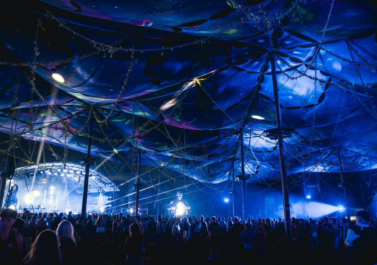Creamfields festival event decor (11)
