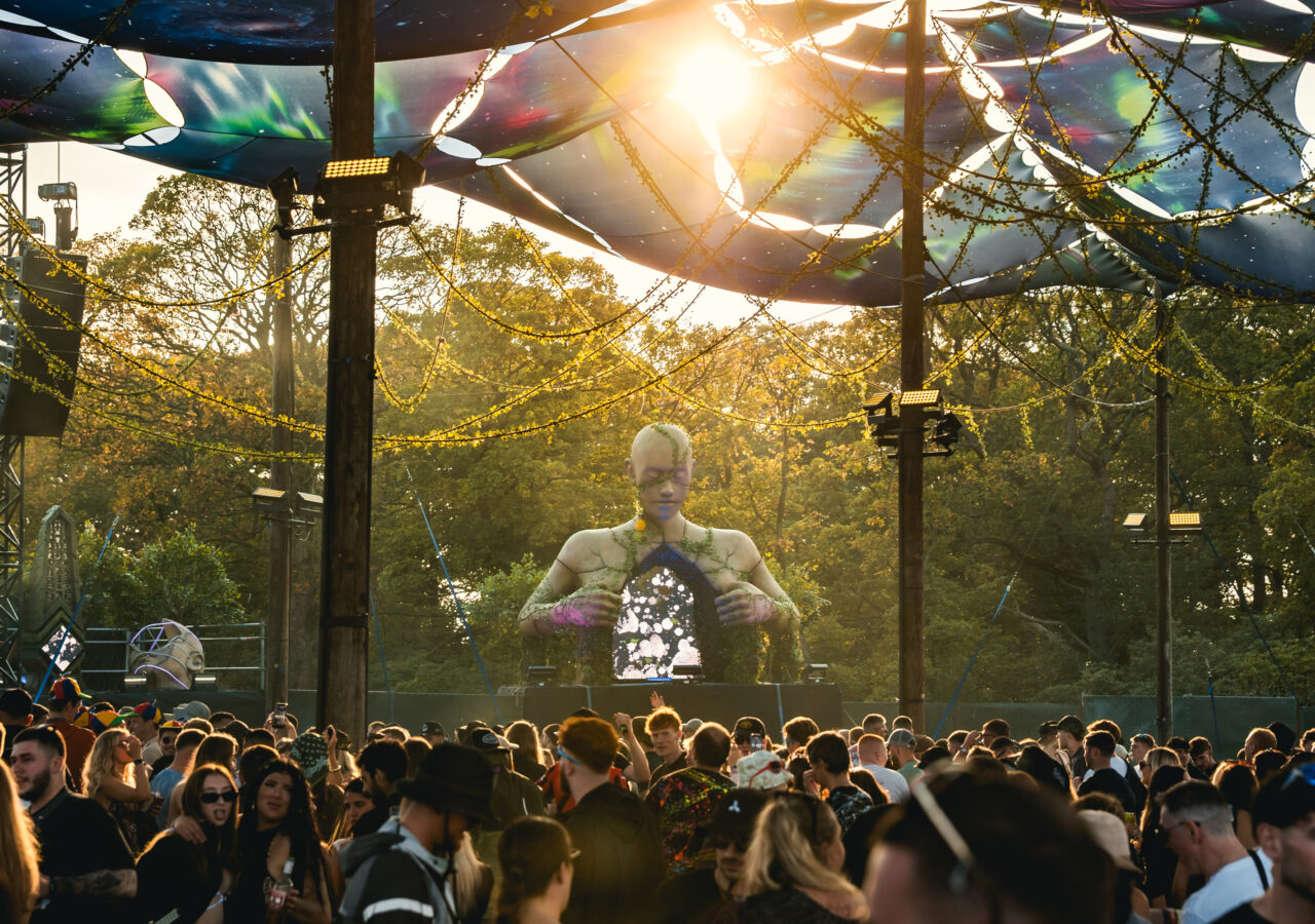 Creamfields festival event decor (16)