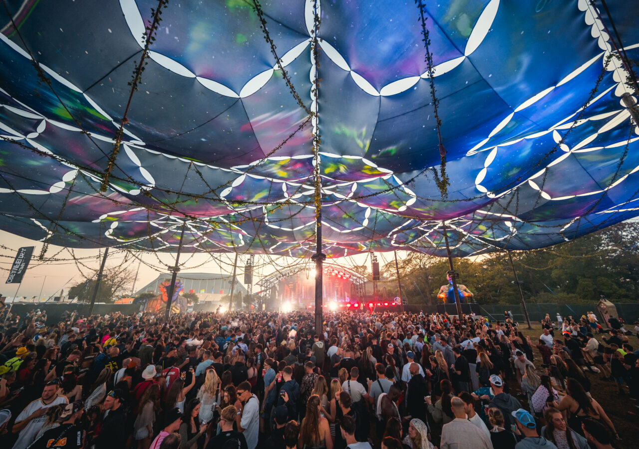 Creamfields festival event decor (3)