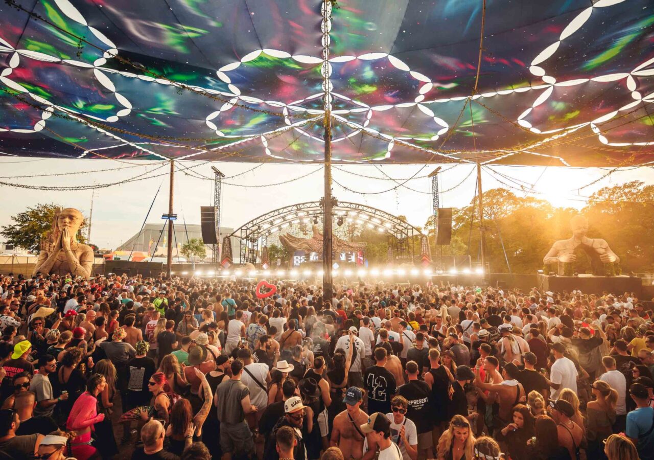 Creamfields festival event decor (5)