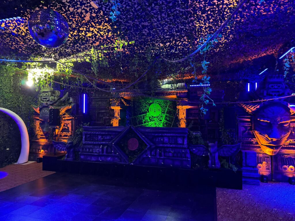 Temple of ruins event decor (10)