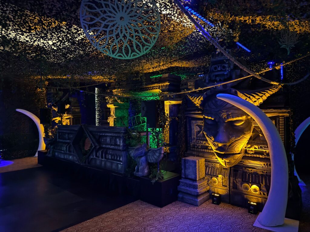 Temple of ruins event decor (16)