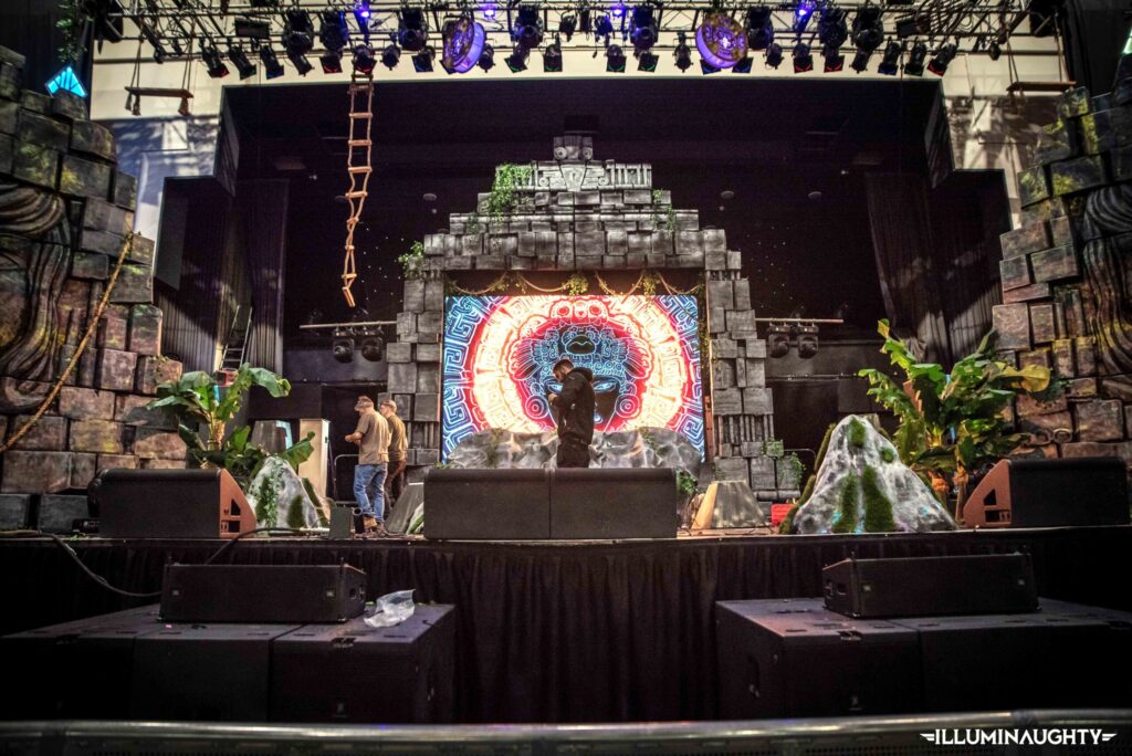 Temple of ruins event decor (9)
